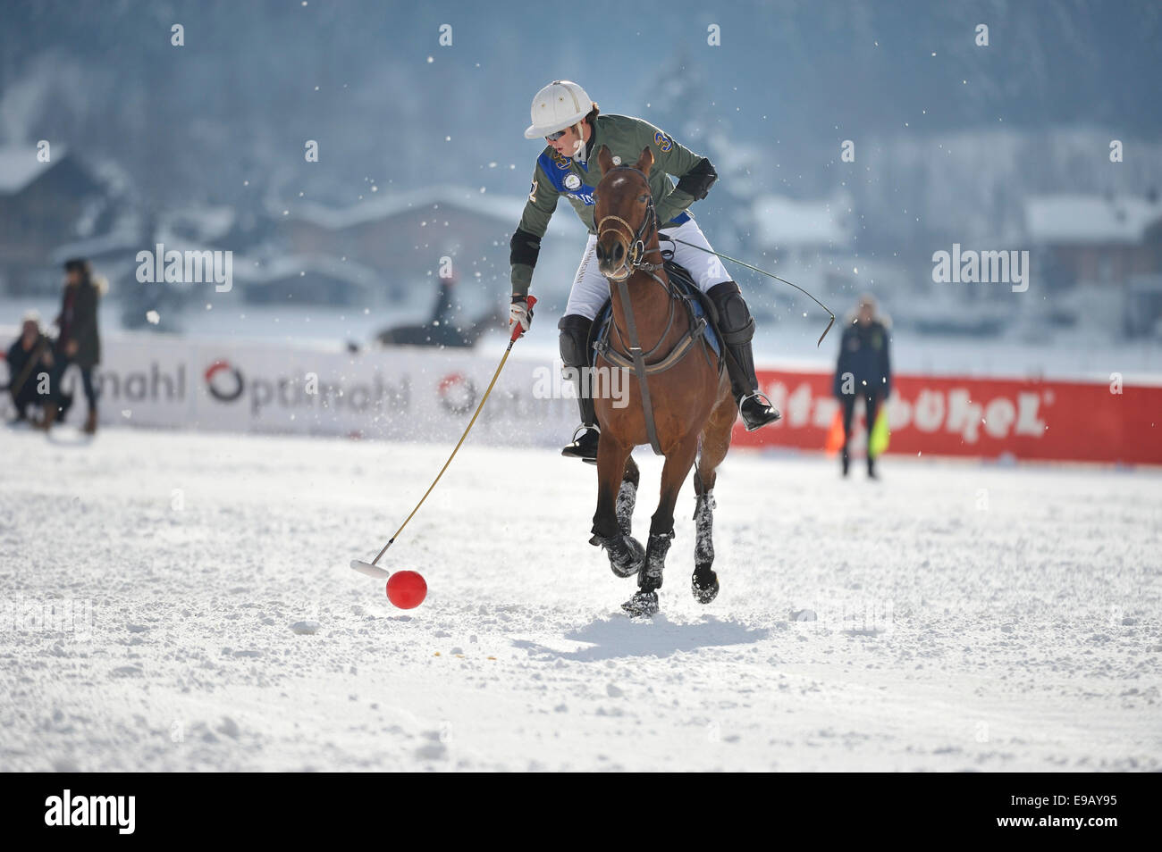 Giocatore di polo del Team Parmigiani, Polo sulla neve, Polo torneo, undicesimo Valartis Bank Snow Polo World Cup 2013, Kitzbühel Foto Stock