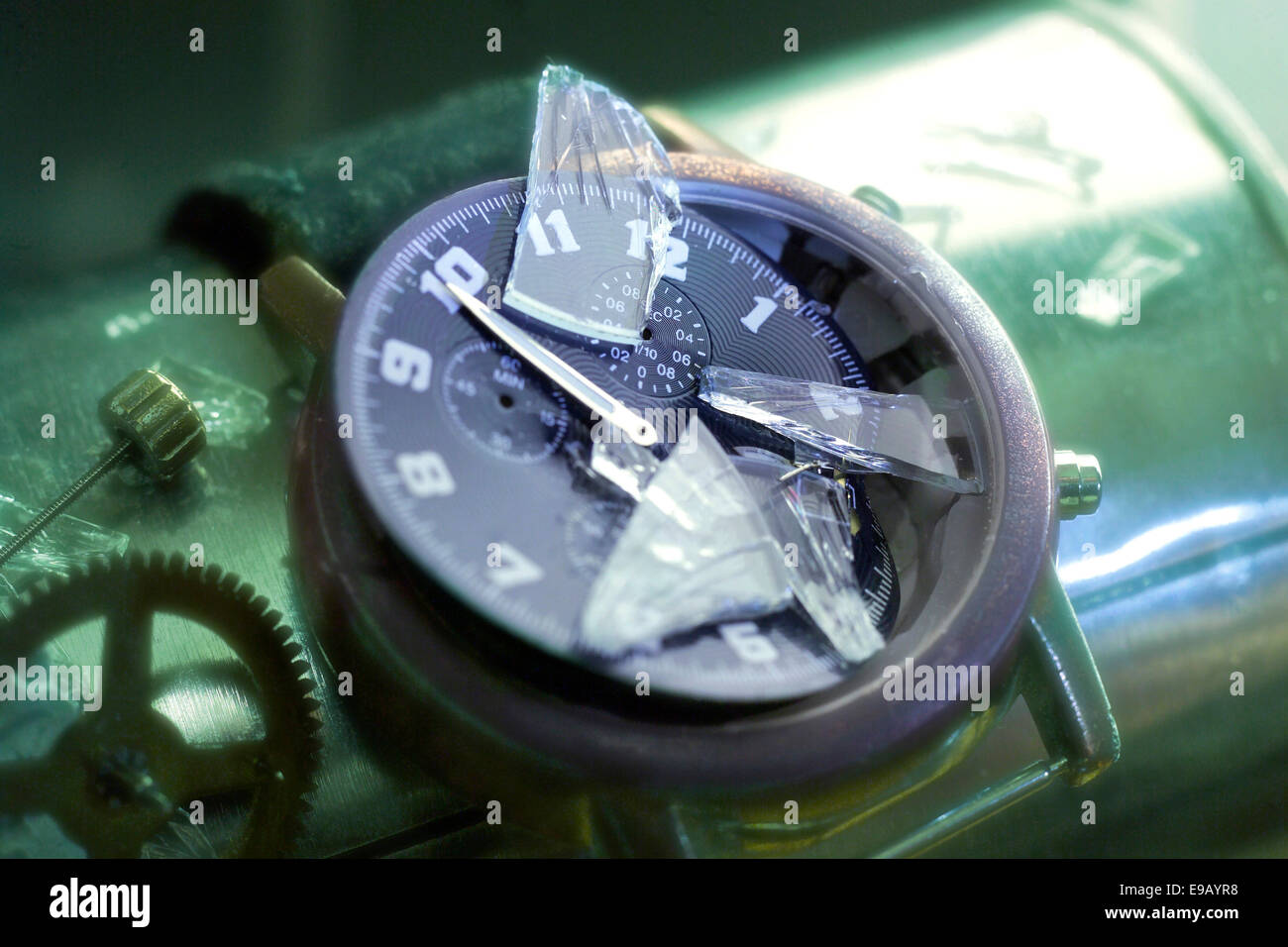 Orologio distrutto Foto Stock