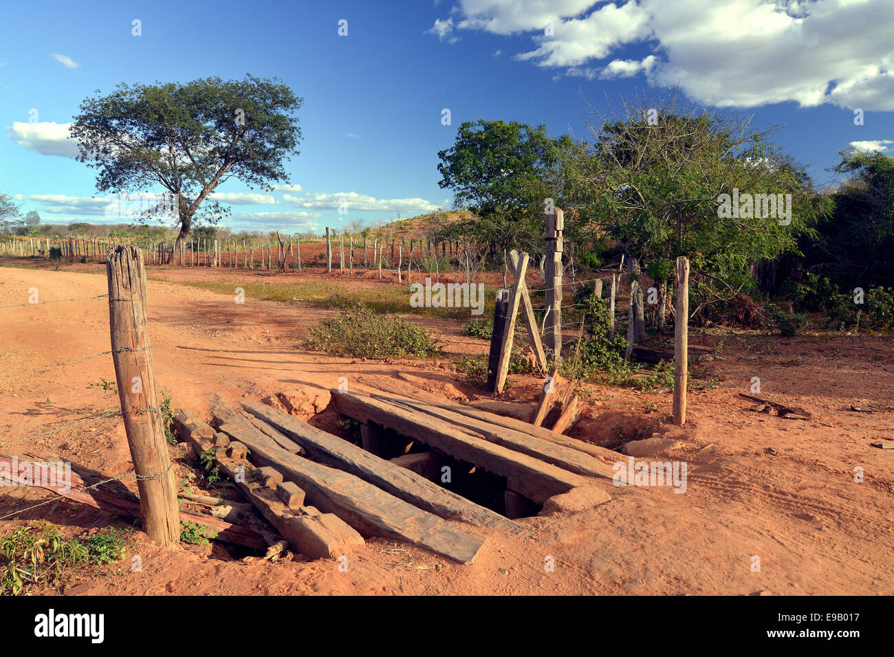 Ponte di primitive di una massa road, chapada diamantina, nello stato di Bahia, Brasile Foto Stock