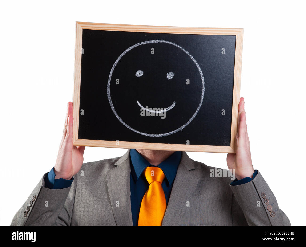 Imprenditore nasconde la sua faccia con un cartellone bianco con una faccina sorridente su di esso Foto Stock Imprenditore nasconde la sua faccia con un cartellone bianco con una faccina sorridente su di esso Foto Stock
