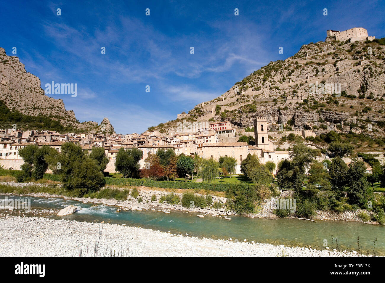 Townscape di Entrevaux, Provence-Alpes-Côte d'Azur, in Francia Foto Stock