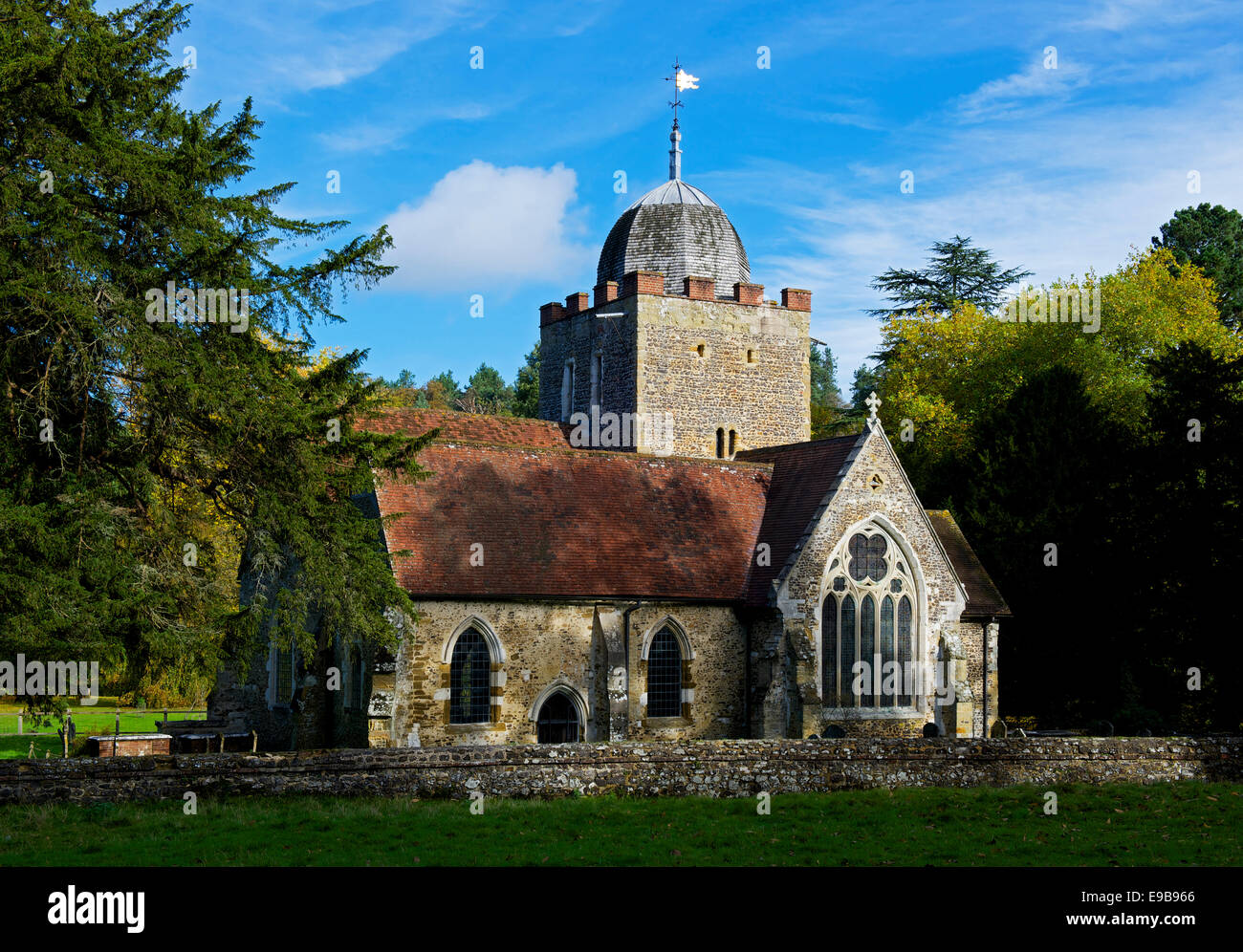Il Sassone chiesa di San Pietro e di San Paolo, Albury, Surrey Hills, England Regno Unito Foto Stock