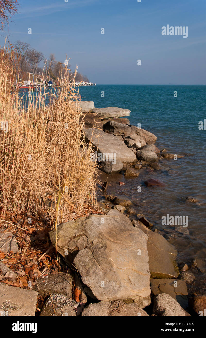 Michigan parco lungo il fiume Detroit in autunno Foto Stock