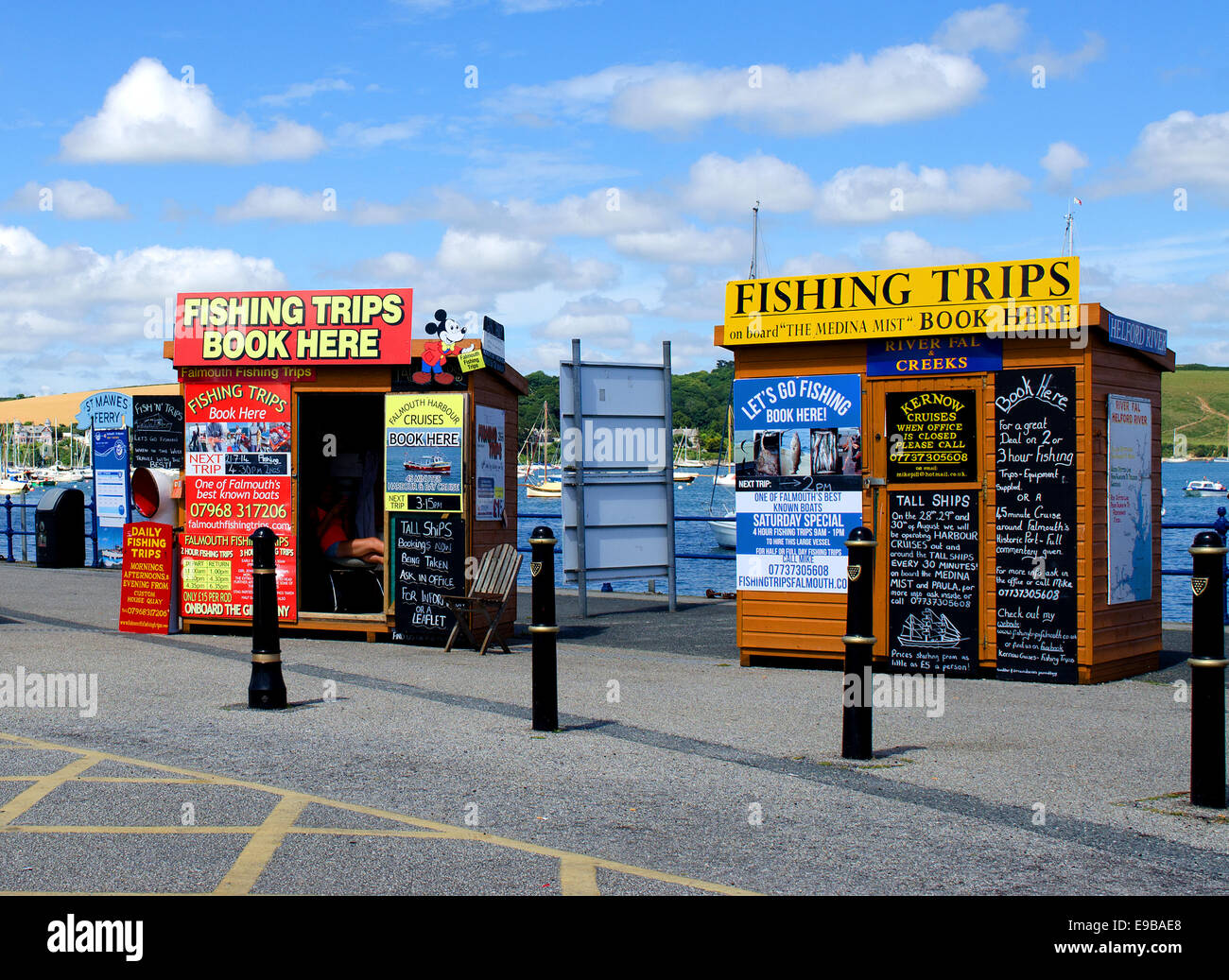 Viaggio di pesca prenotazione capanne sulla banchina a Falmouth in Cornovaglia, Regno Unito Foto Stock