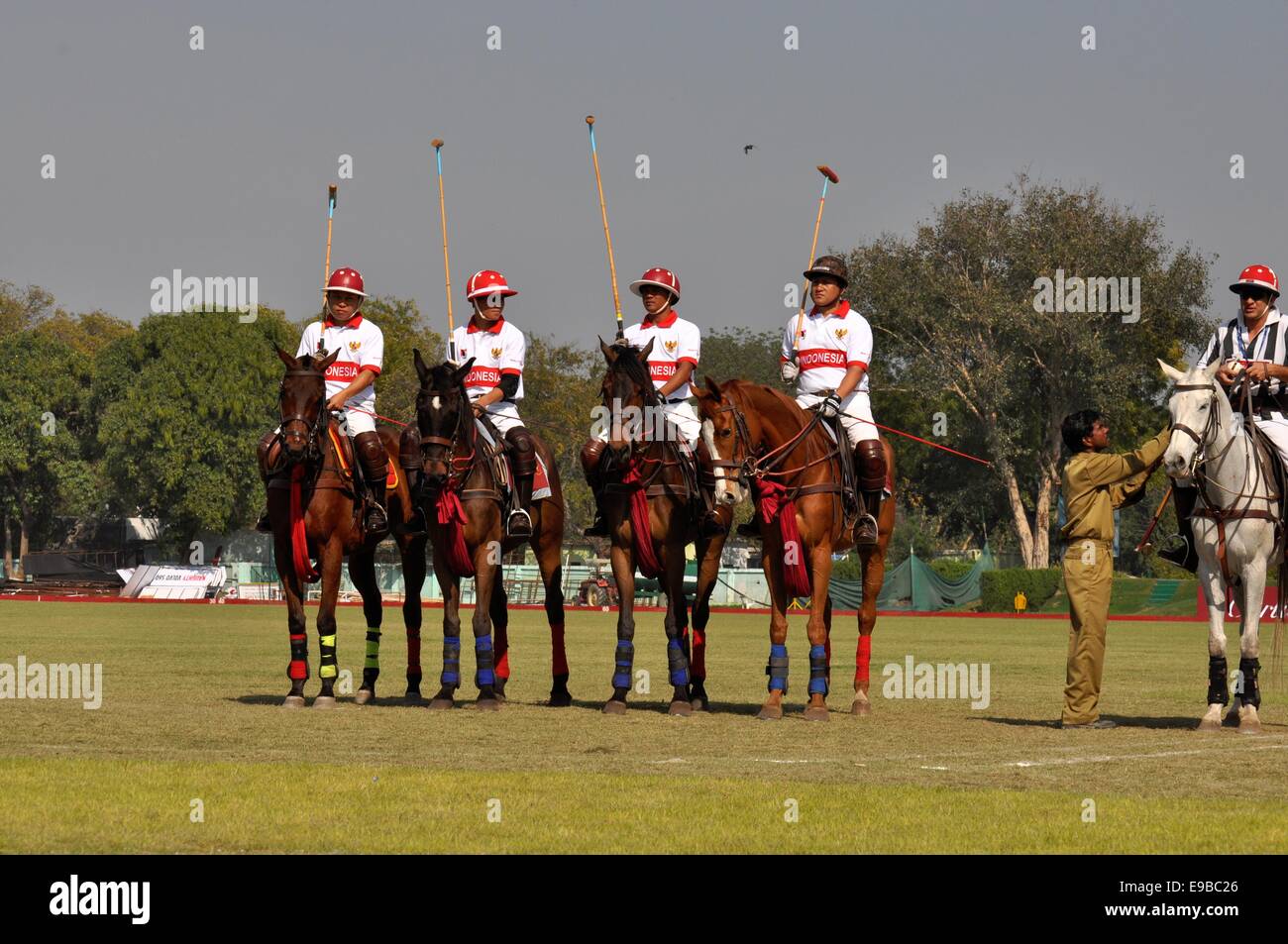 Giocatori di Polo allineando prima di una partita in India Foto Stock