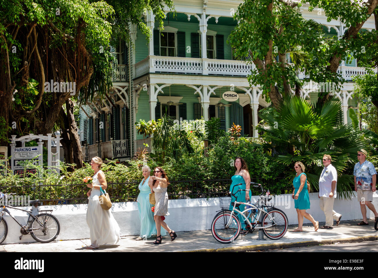 Key West Florida, Keys Caroline Street, The Porch, birra, vino, bar bar lounge pub, pub, vegetazione tropicale paesaggistica, piante, alberi, visitatori viaggi Racei Foto Stock