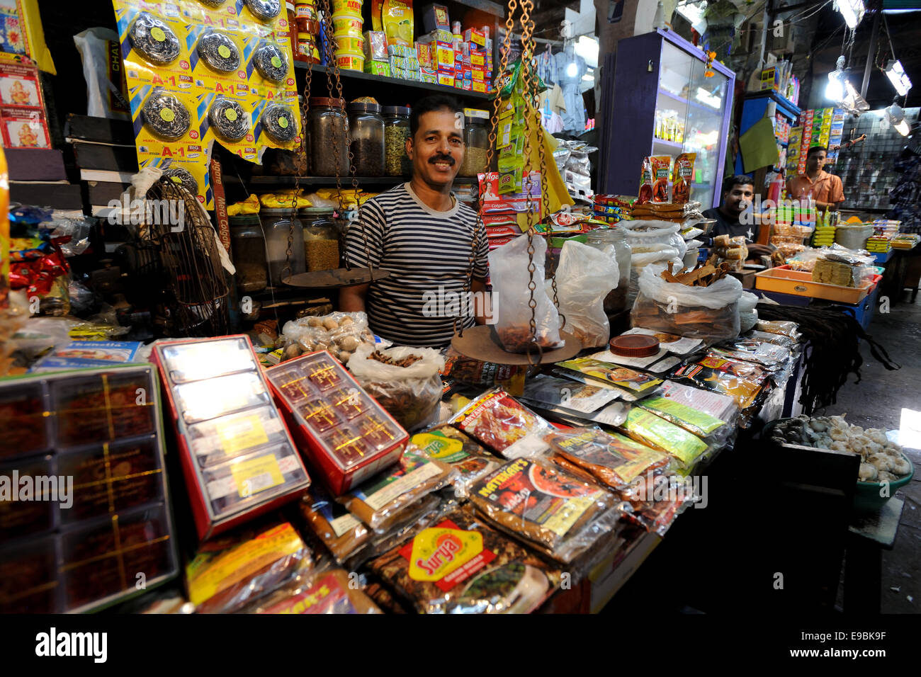 Negoziante, mercato delle spezie in India. Foto Stock