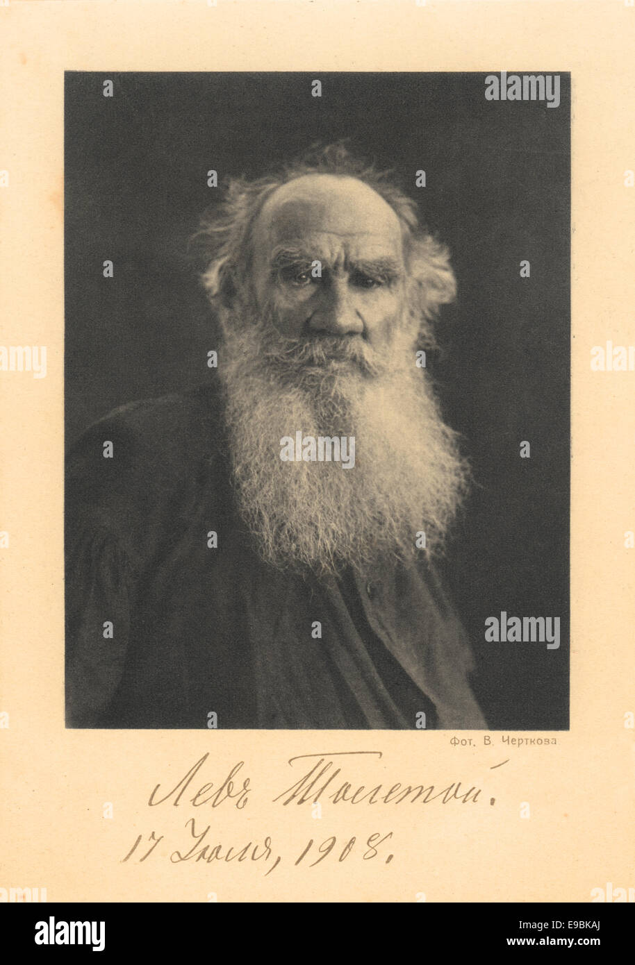 Ritratto del grande scrittore russo Leo Tolstoy e una copia della sua firma sotto la foto, 1908. Foto Stock
