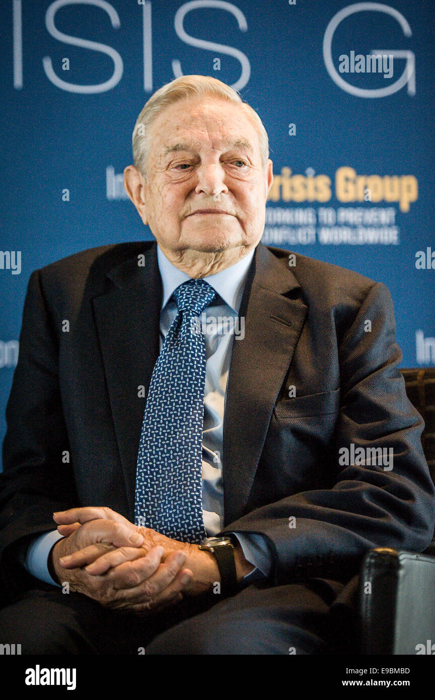 Bruxelles, Belgio. 23 ott 2014. Ungherese nato noi miliardario filantropo e Presidente del Soros Fund Management LLC George Soros dà una parola durante la riunione del gruppo di crisi internazionale lavorando per prevenire i conflitti in tutto il mondo a Bruxelles, in Belgio il 23.10.2014 da Wiktor Dabkowski/picture alliance Credit: dpa picture alliance/Alamy Live News Foto Stock