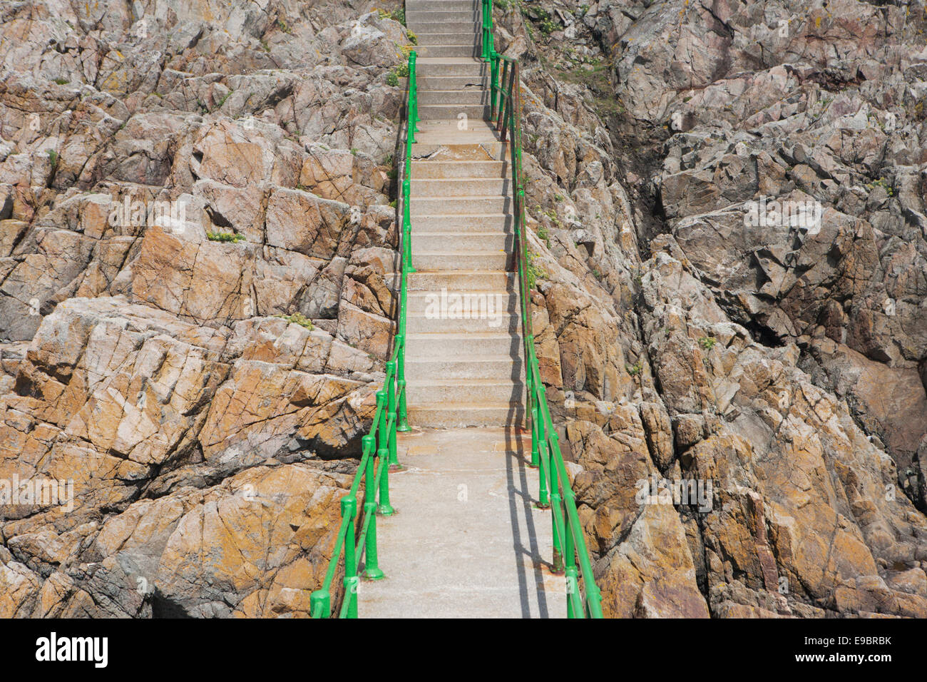 Le scale su un sentiero roccioso Foto Stock