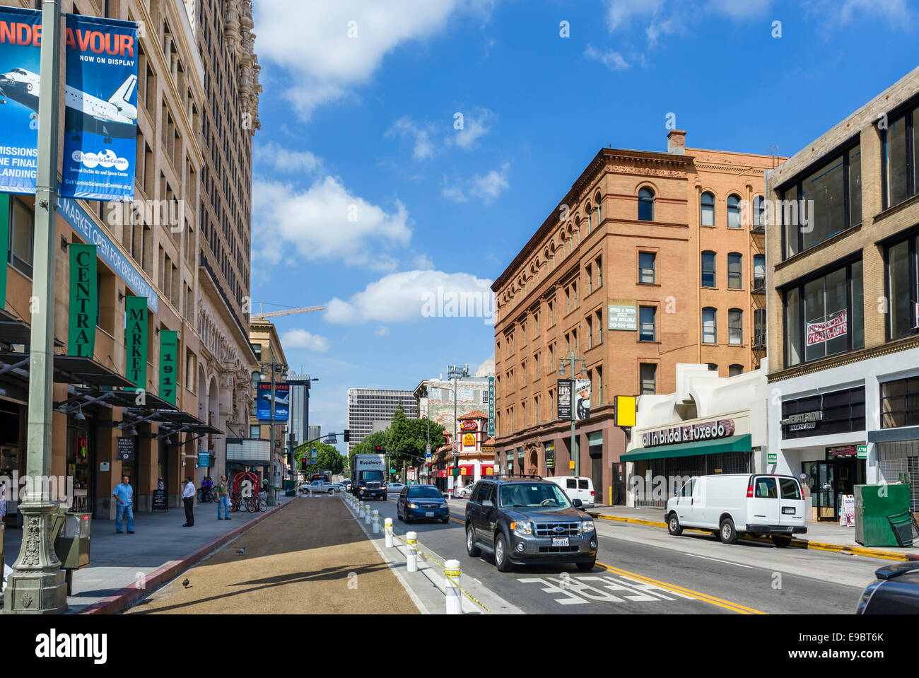 South Broadway in downtown Los Angeles con Grand Central Market a sinistra e Bradbury Building a destra, CALIFORNIA, STATI UNITI D'AMERICA Foto Stock