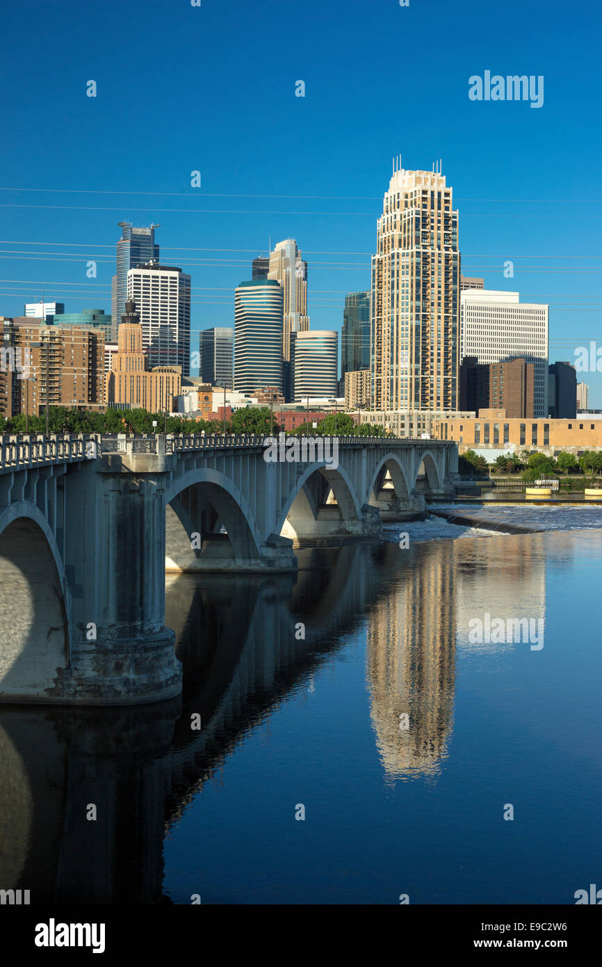 La terza avenue BRIDGE skyline del centro del fiume Mississippi Minneapolis Minnesota USA Foto Stock