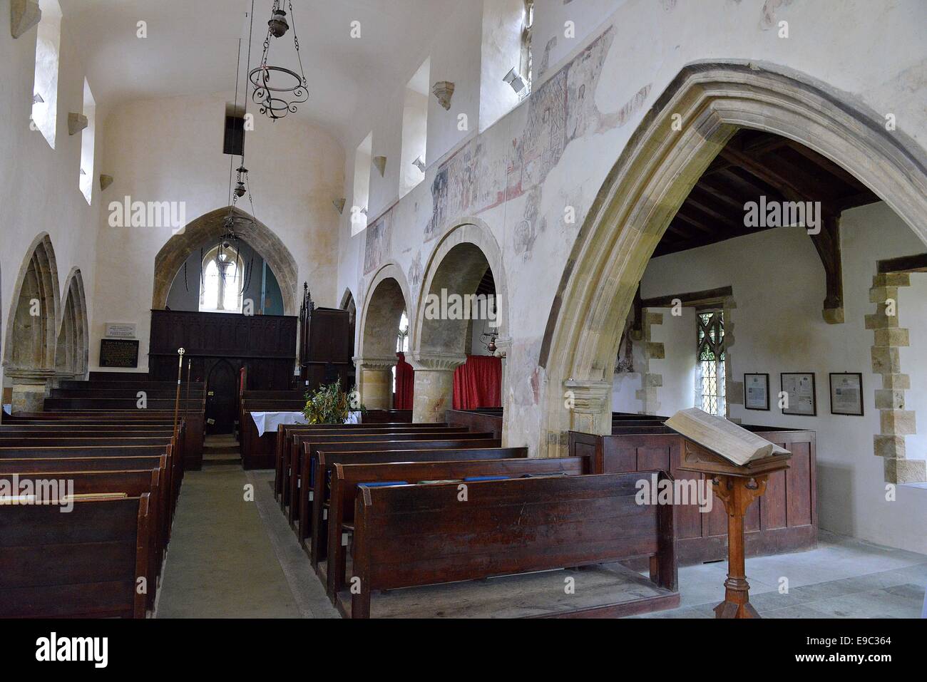 Chiesa di San Pietro e Vincula in Sud Newington, che è una delle otto chiese aggiunto al registro di histotic chiese che sono a rischio in Oxfordshire. Foto di Simon Williams 23/10/14 Foto CATCHLINE a rischio chiese lunghezza filo RICHIESTI DA L Foto Stock