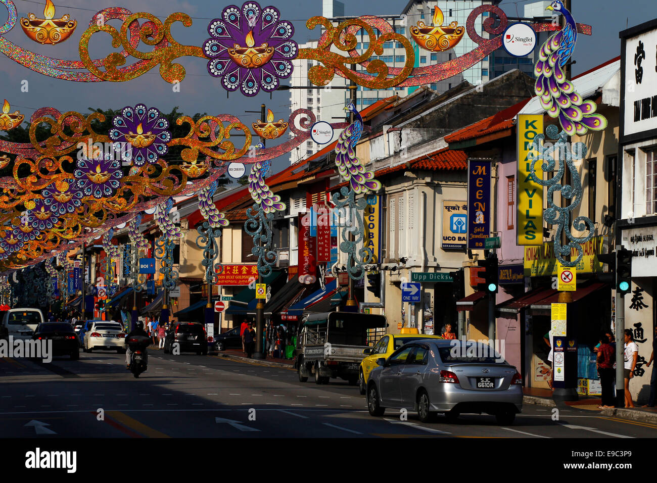 Serangoon Road in Little India con decorazioni Deepavali in strada, Singapore Foto Stock