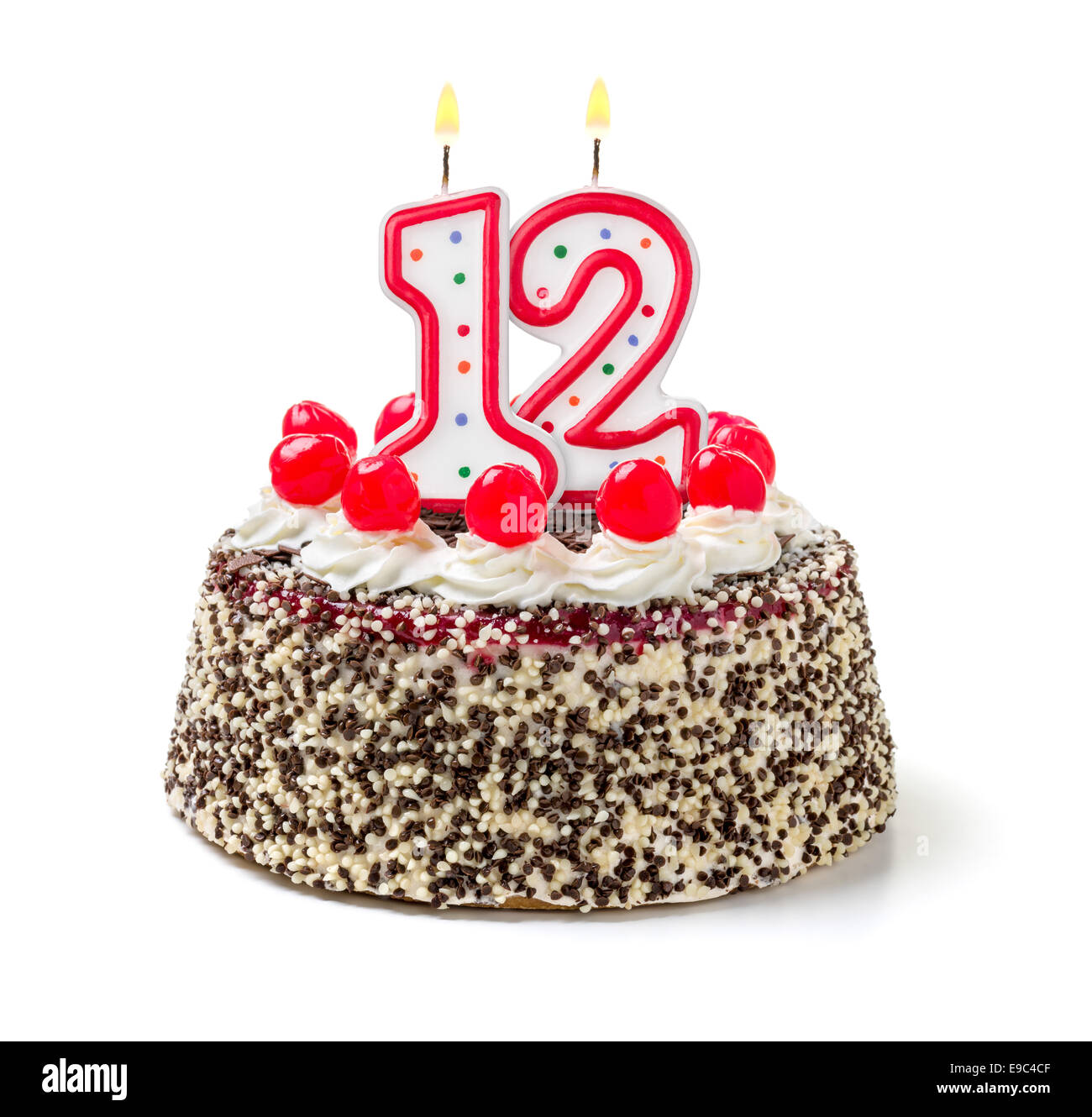 Torta di compleanno con candela che brucia il numero 12 Foto stock - Alamy