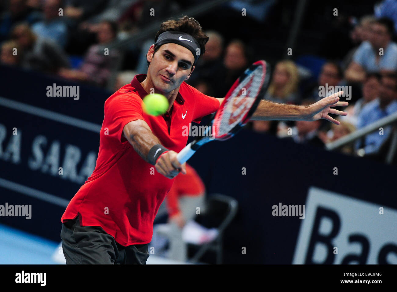 Basel, Svizzera. 24 ottobre, 2014. Roger Federer durante il trimestre finale del Swiss interni a St. Jakobshalle. Foto: Miroslav Dakov/ Alamy Live News Foto Stock