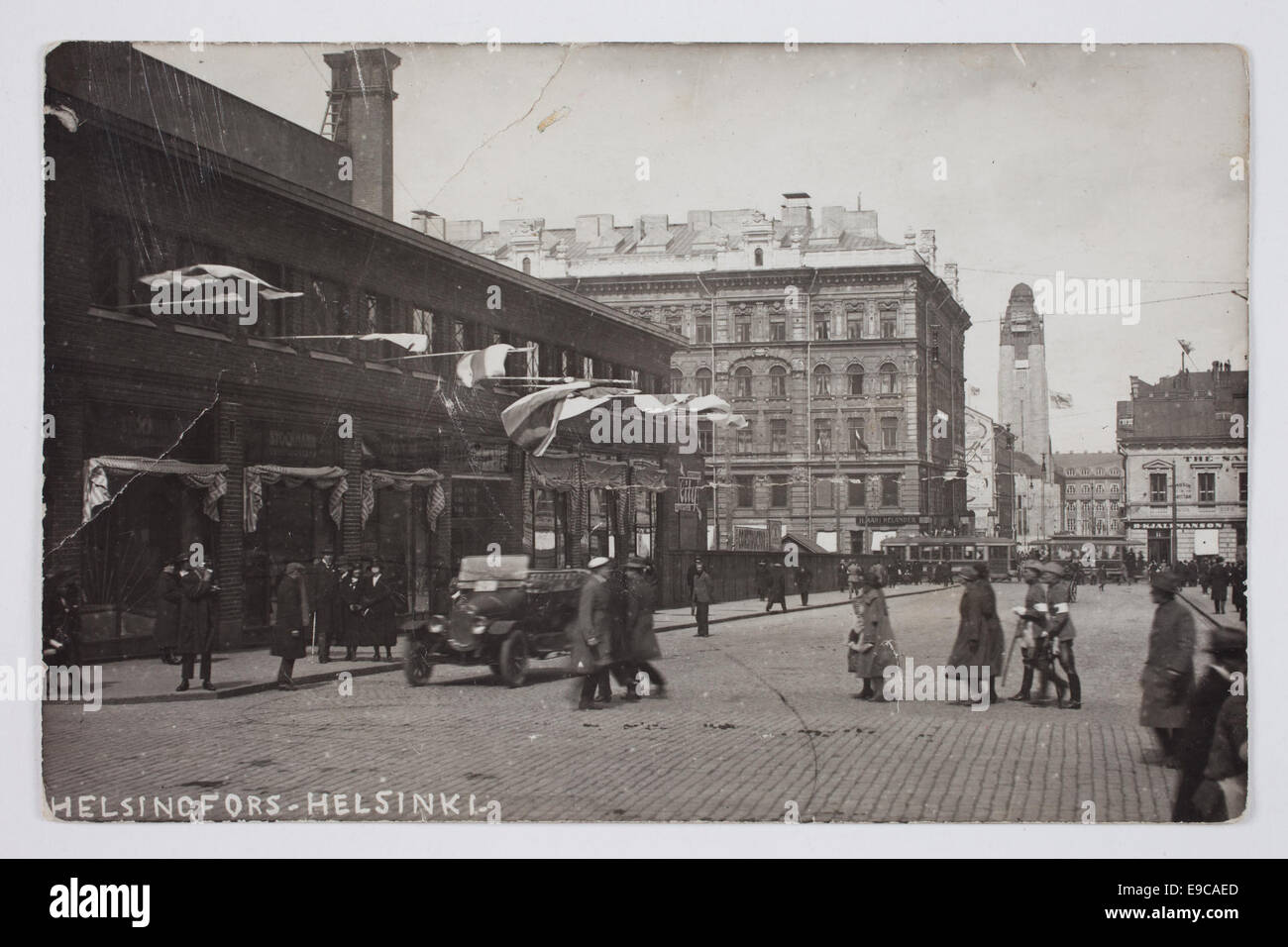 Un'immagine tratta dal libro *Helsingfors i ord och bild*, che cattura l'essenza di Helsinki, Finlandia, dal 1890 al 1910. La fotografia illustra la storia della città durante questo periodo. Foto Stock