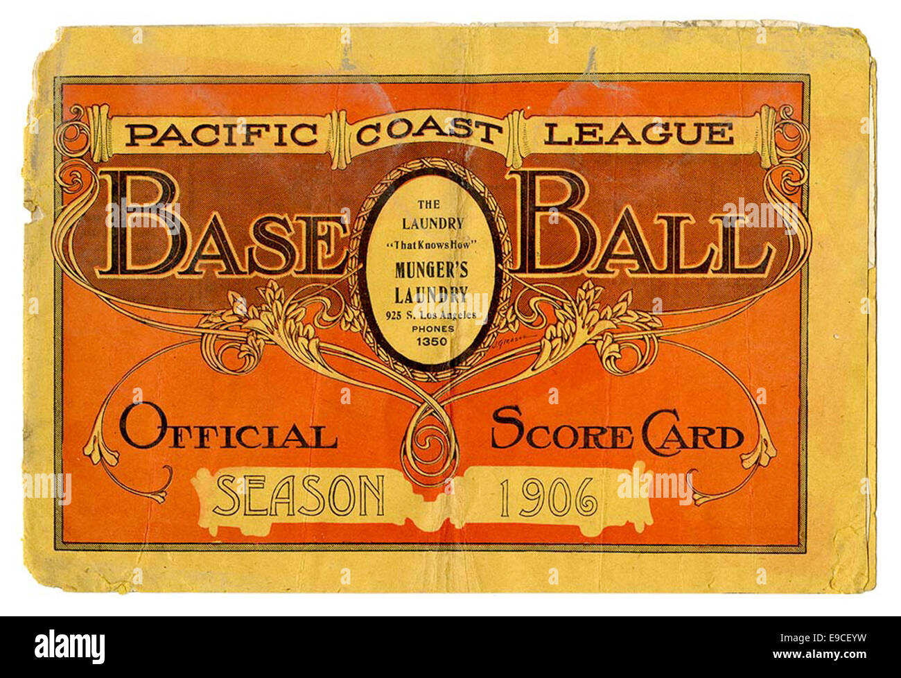 Questa immagine presenta una scheda di punteggio ufficiale per una partita nella Pacific Coast League di baseball, probabilmente della metà del XX secolo, che documenta le squadre e i punteggi di una partita di baseball. Foto Stock