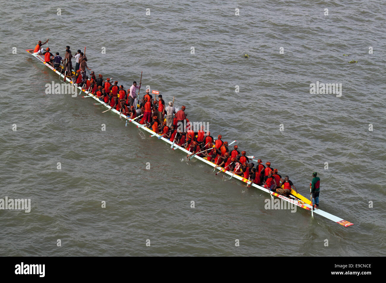 Voirob, Bangladesh. 24Sep, 2011. Boat Race è uno degli sport più tradizionali di intrattenimento del Bangladesh fluviali. La gara si tiene principalmente nelle zone rurali e organizzato dalla popolazione rurale di Gopalganj, Madaripur, Norail, Munshiganj, Narayanganj, Pabna, Sirajganj, sylhet, Brahmanbaria, Narsingdi, ecc. © Zakir Hossain Chowdhury/ZUMA filo/Alamy Live News Foto Stock