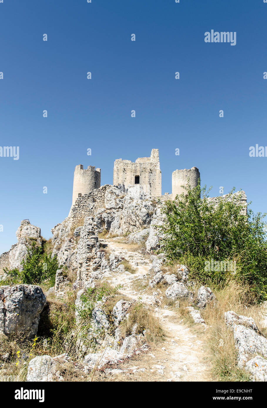 La fantastica 'Rocca Calascio castello' uno dei castelli più alto in Italia Situato nel Parco Nazionale del Gran Sasso. Foto Stock