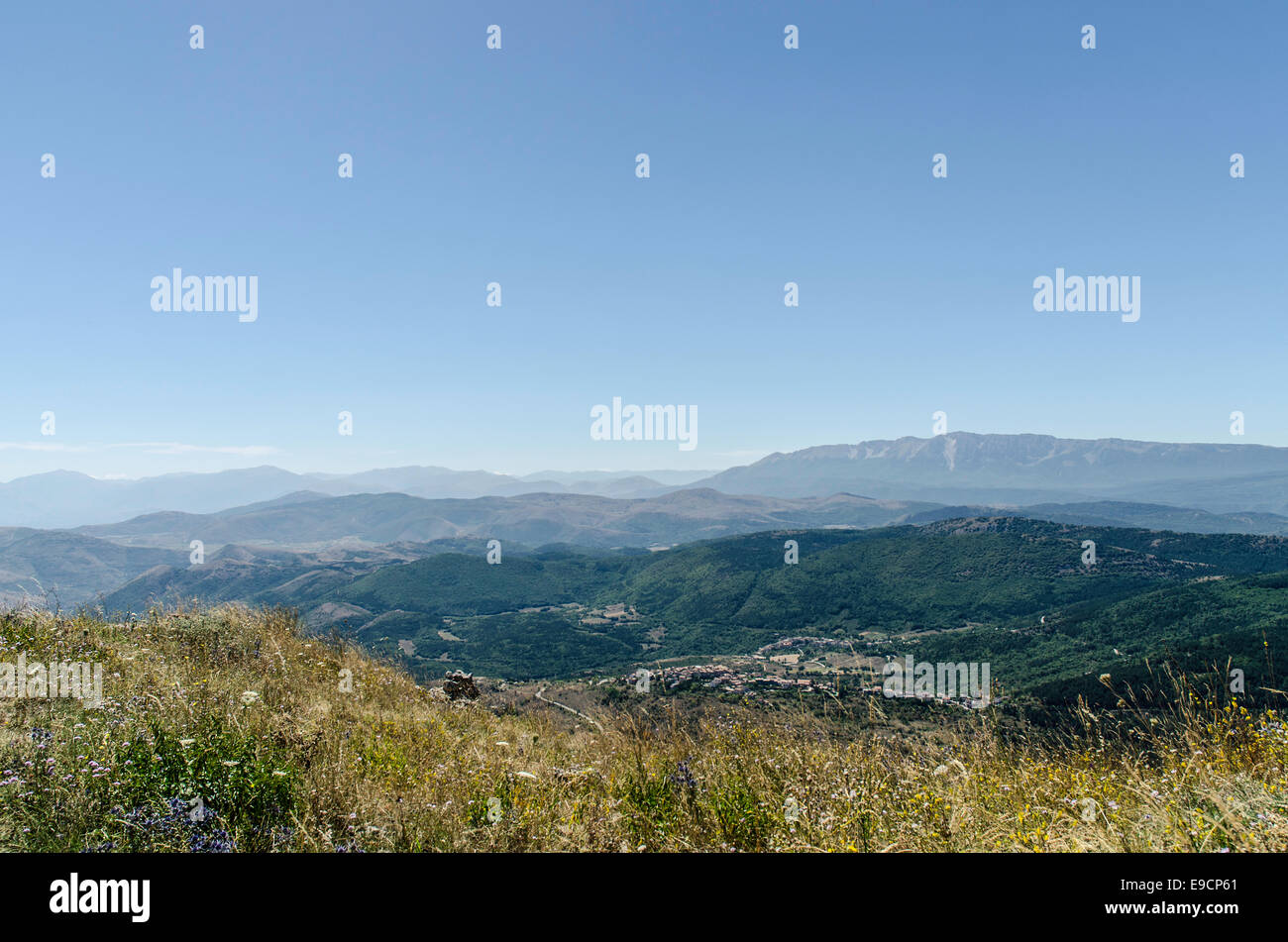 La fantastica vista dal castello di Calascio, in Abruzzo (Italia). Nel Parco Nazionale del Gran Sasso a 1512 metri. Foto Stock