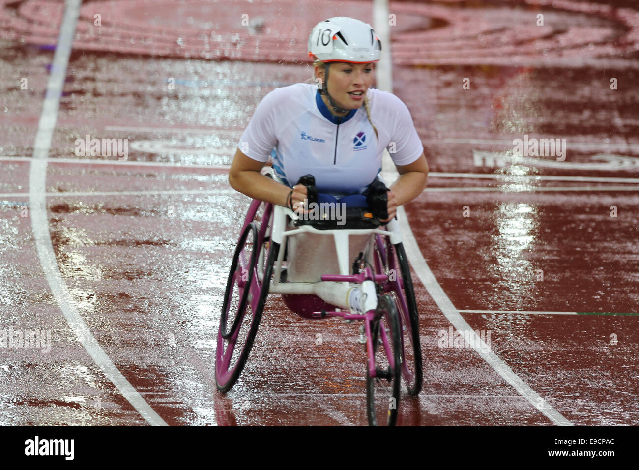 Samantha KINGHORN della Scozia nel finale di womens Para-Sport 1500m T54 sedia a rotelle alla gara di Hampden Park Foto Stock