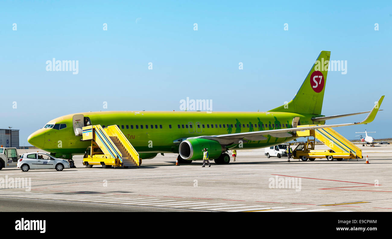 VP-BND S7 - Siberia Airlines Boeing 737-83N(WL) a Paphos Cipro Foto Stock