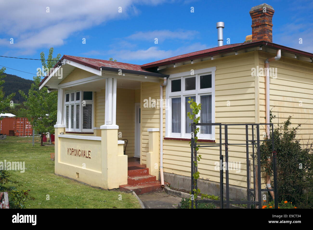 Casa tradizionale residenza in Lilydale un villaggio nel nord est della Tasmania, Australia Foto Stock