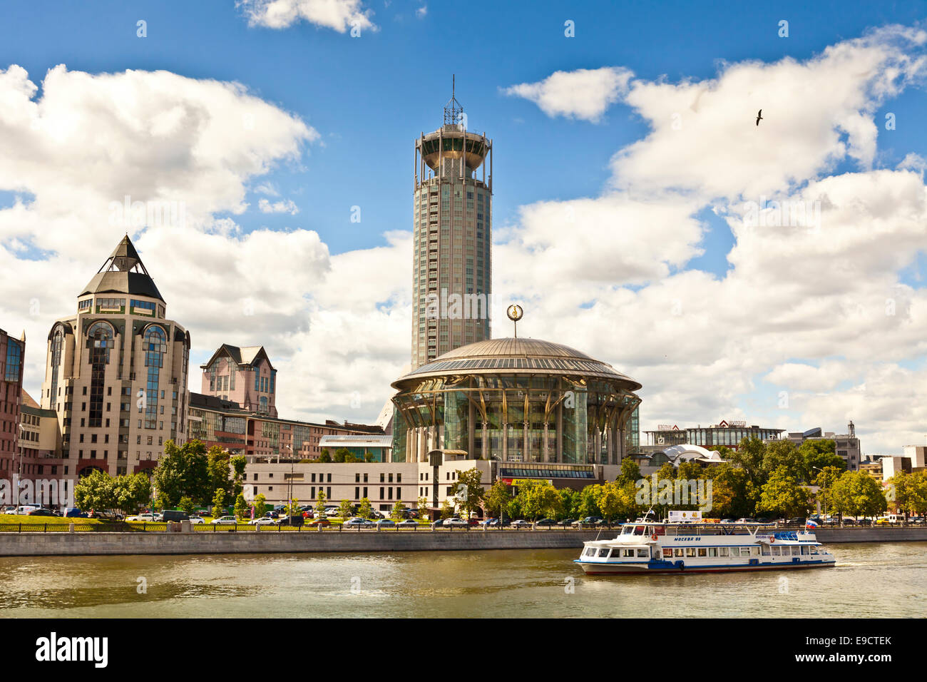 Il Moscow International Performing Arts Center conosciuto anche come Casa Internazionale della Musica di Mosca (Dom Muzyki). Foto Stock