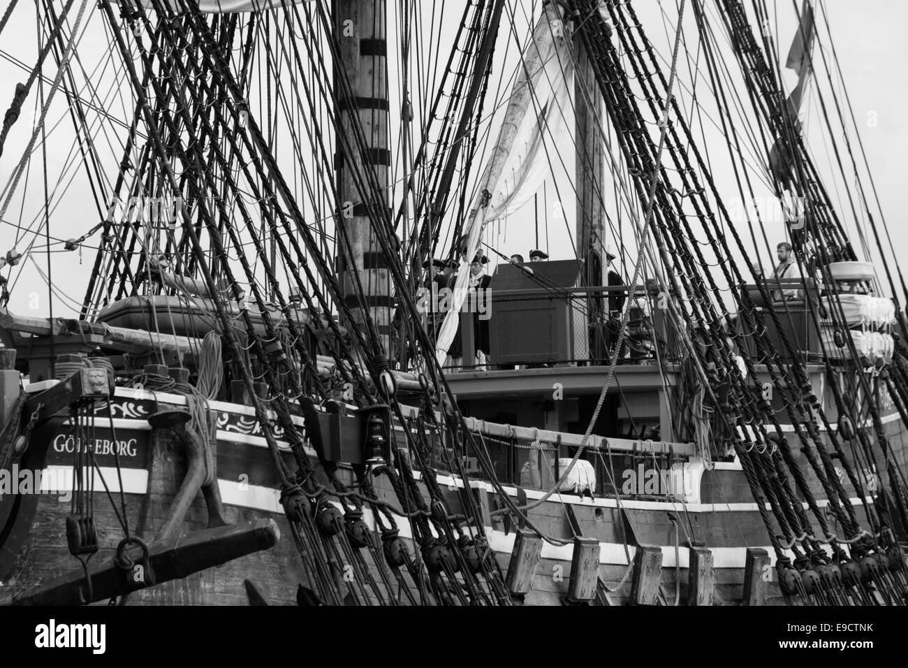 I membri di un equipaggio sulla replica Svedese Götheborg Eastindiaman. Foto Stock