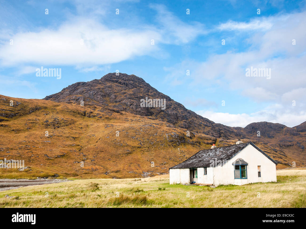 Camasunary, una posizione remota vicino Elgol sull'Isola di Skye. I colori autunnali nel paesaggio di brughiera. Foto Stock