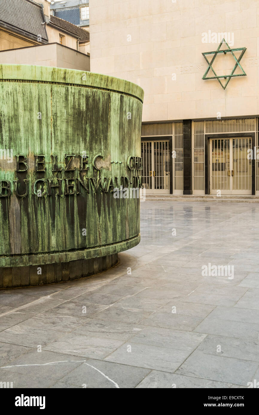 Cortile interno del monumento commemorativo dell'olocausto, quartiere di Marais, Parigi, Ile de france, Francia Foto Stock