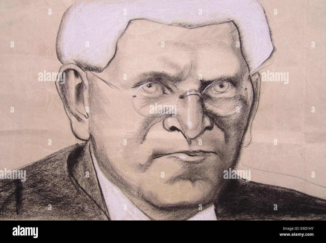 Un'opera d'arte a carboncino e pastello raffigurante Syd Miller e il giudice Herb Moffitt, creata nel 1939. L'immagine è una rappresentazione storica di queste due figure, evidenziando il loro ruolo nei media e nella politica. Foto Stock