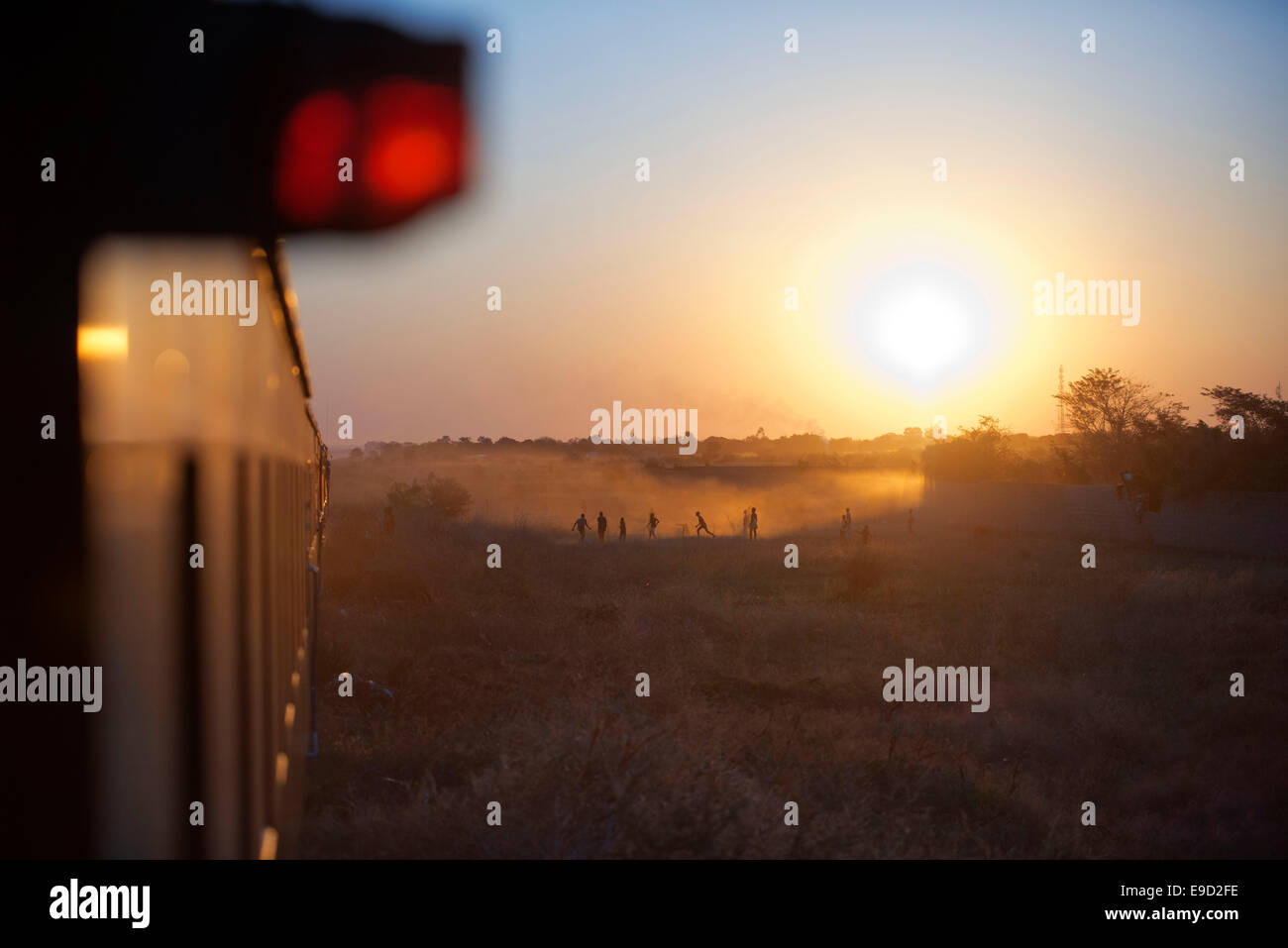 Tramonto nella Royal Livingstone Express treno di lusso. La locomotiva a vapore, 156 è un decimo di classe originariamente appartenenti al Zamb Foto Stock