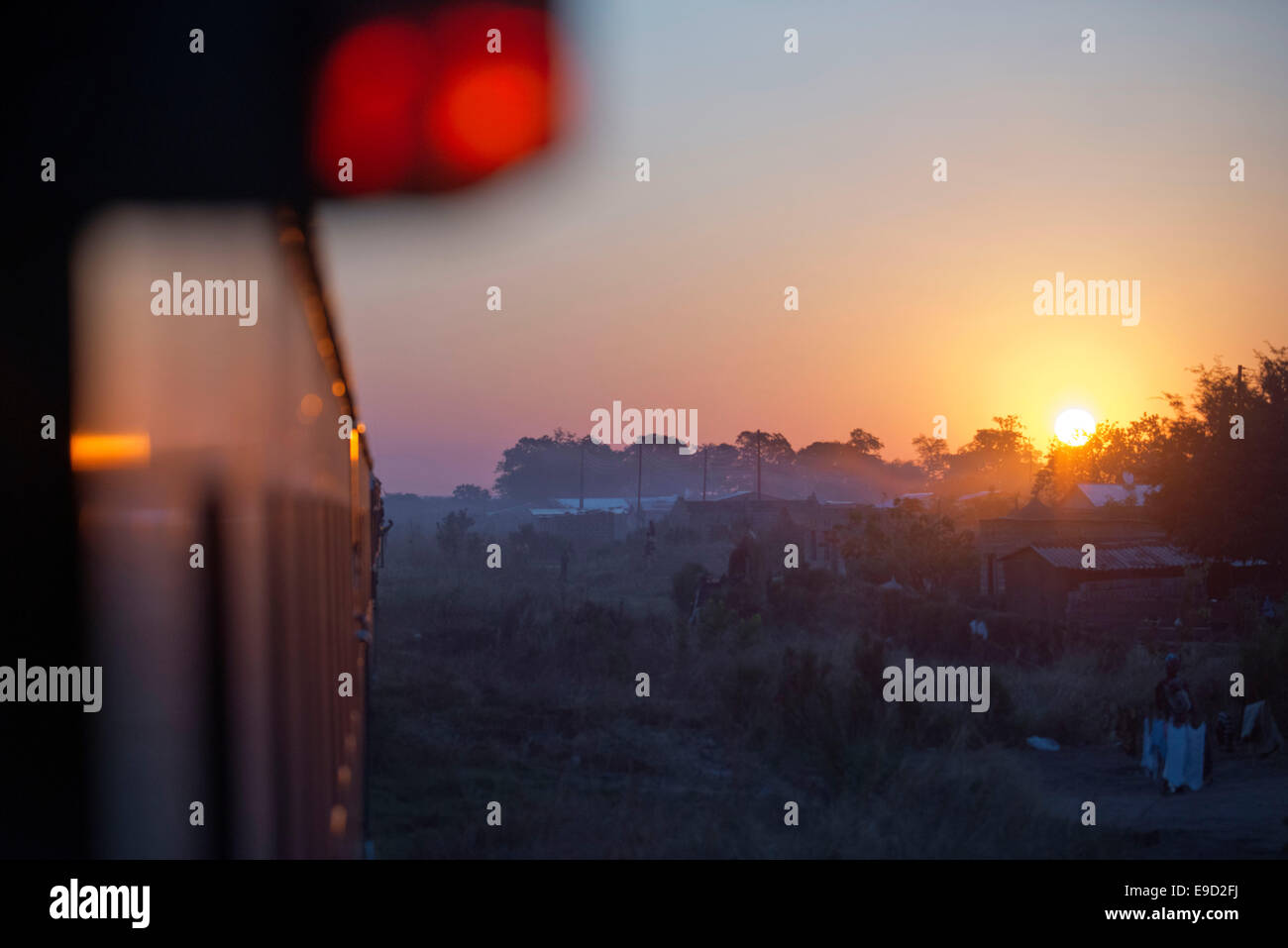 Tramonto nella Royal Livingstone Express treno di lusso. La locomotiva a vapore, 156 è un decimo di classe originariamente appartenenti al Zamb Foto Stock