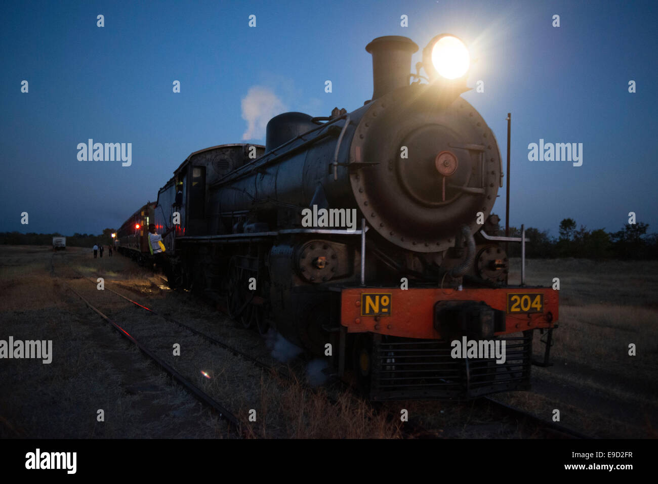 Livingstone Express treno di lusso di notte. Raccolti dal Royal Livingstone Hotel gli ospiti a bordo del immacolata prima annata Foto Stock