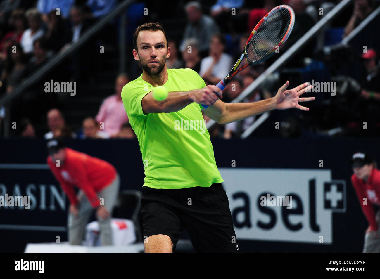 Basel, Svizzera. 25 ottobre, 2014. Ivo Karlovic (CRO) durante la semifinale della Swiss interni a St. Jakobshalle. Foto: Miroslav Dakov/ Alamy Live News Foto Stock