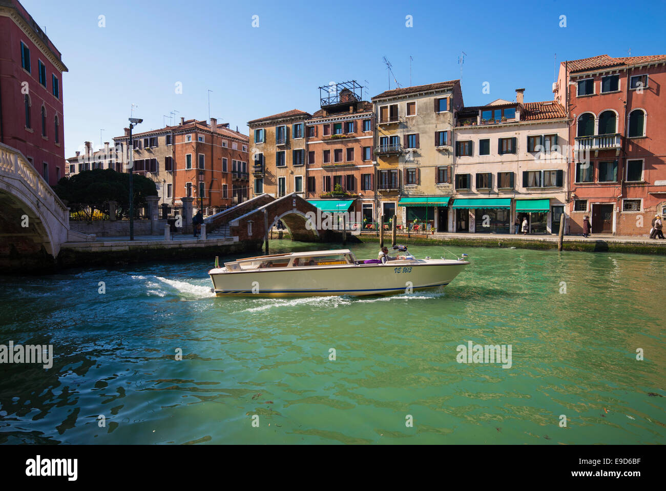 Il taxi acqueo sul Grand Canal, Venezia, Italia. Foto Stock