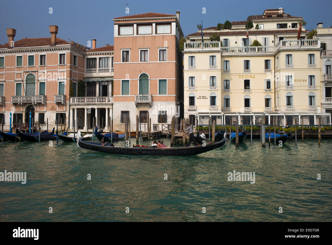 Gondola sul Canal Grande di Venezia, Italia. Foto Stock