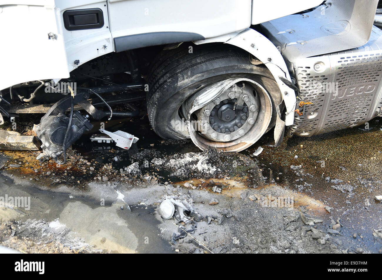 Incidente nel traffico , Audi A3, carrello , collisione frontale, FTO , SS ST 2580 In Oberneuching , Erding , Markt Schwaben , Baviera , Foto Stock