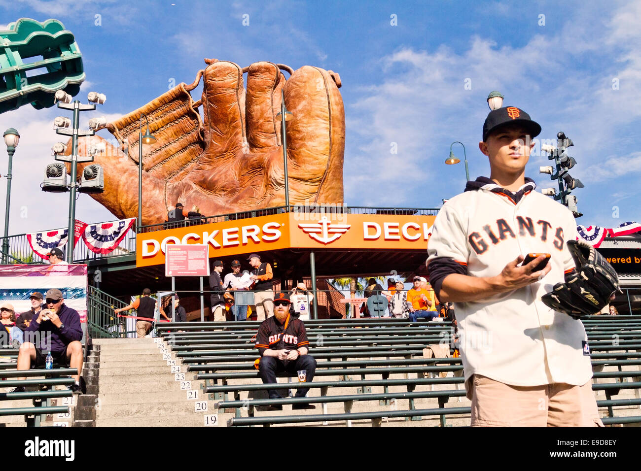 Ventola nel campo sinistra gradinate di AT&T Park, sede dei San Francisco Giants squadra di baseball Foto Stock