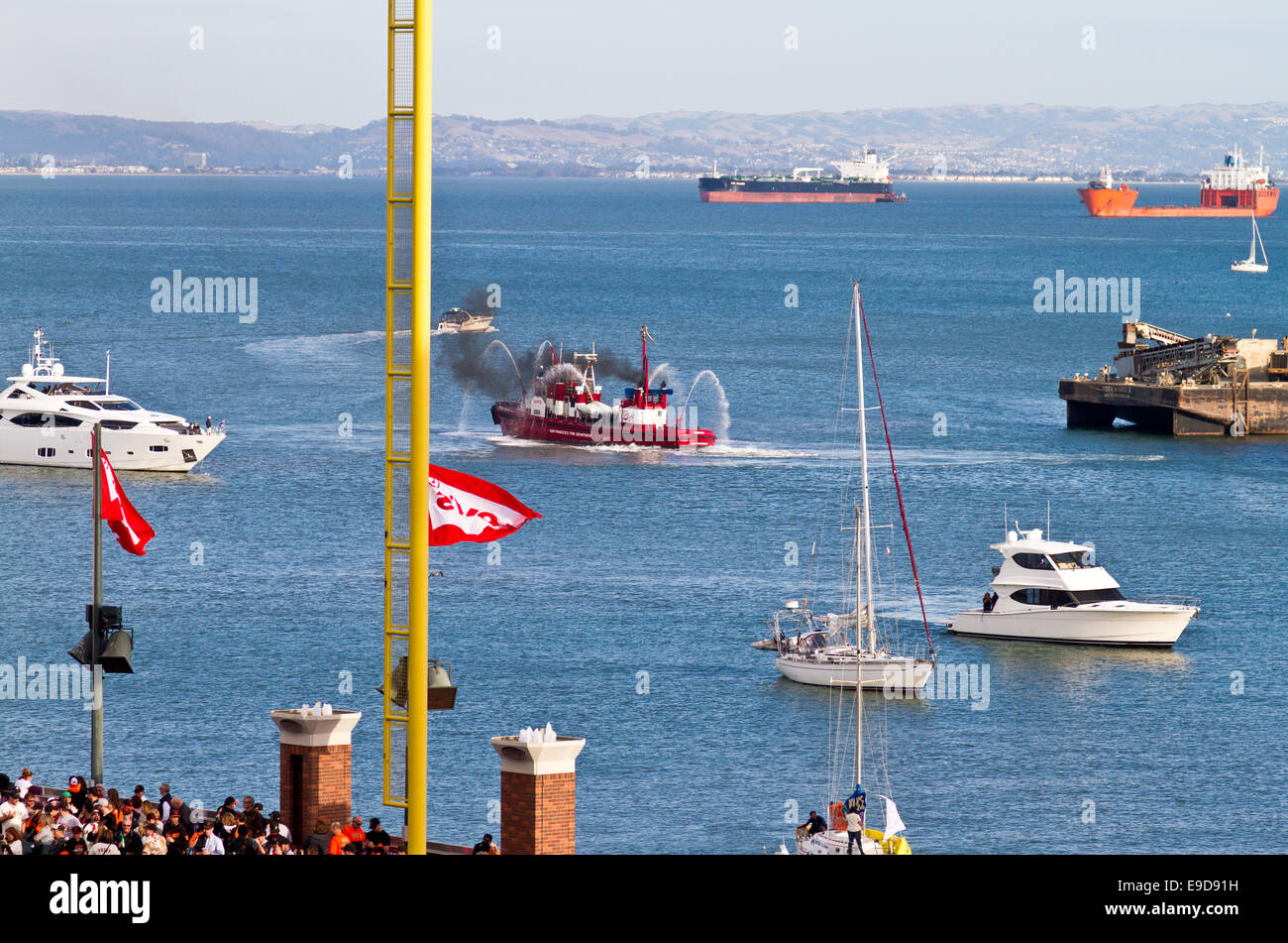 Vista di McCovey Cove e la baia di San Francisco da AT&T Park, sede dei San Francisco Giants squadra di baseball durante gli NLC. Foto Stock