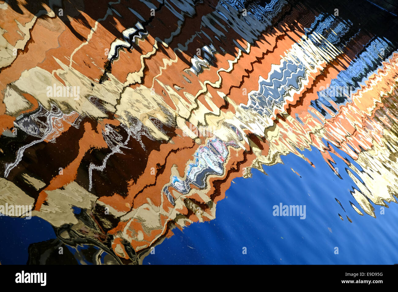 Il fiume Witham ,riflessioni della città di Lincoln ,UK . Foto Stock