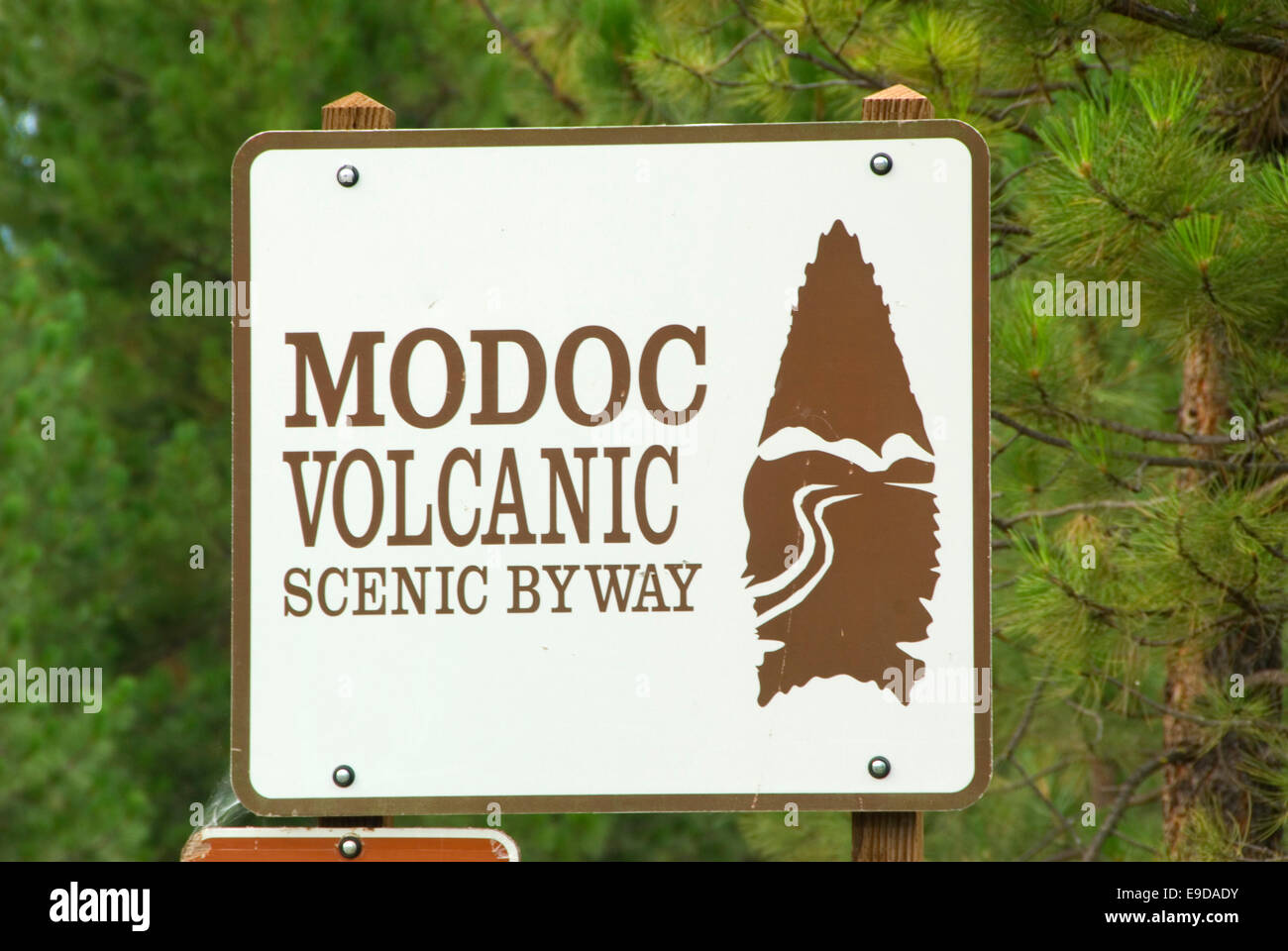 Modoc Volcanic Scenic Byway segno, Shasta-Trinity National Forest, California Foto Stock