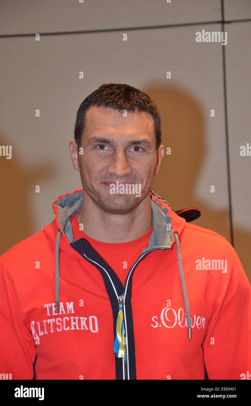 Premere il tasto Conferenza per il prossimo boxe lotta tra Wladimir Klitschko e Alex Leapai presso Intercontinental Hotel. Dotato di: Wladimir Klitschko dove: Duesseldorf, Germania Quando: 22 Apr 2014 Foto Stock