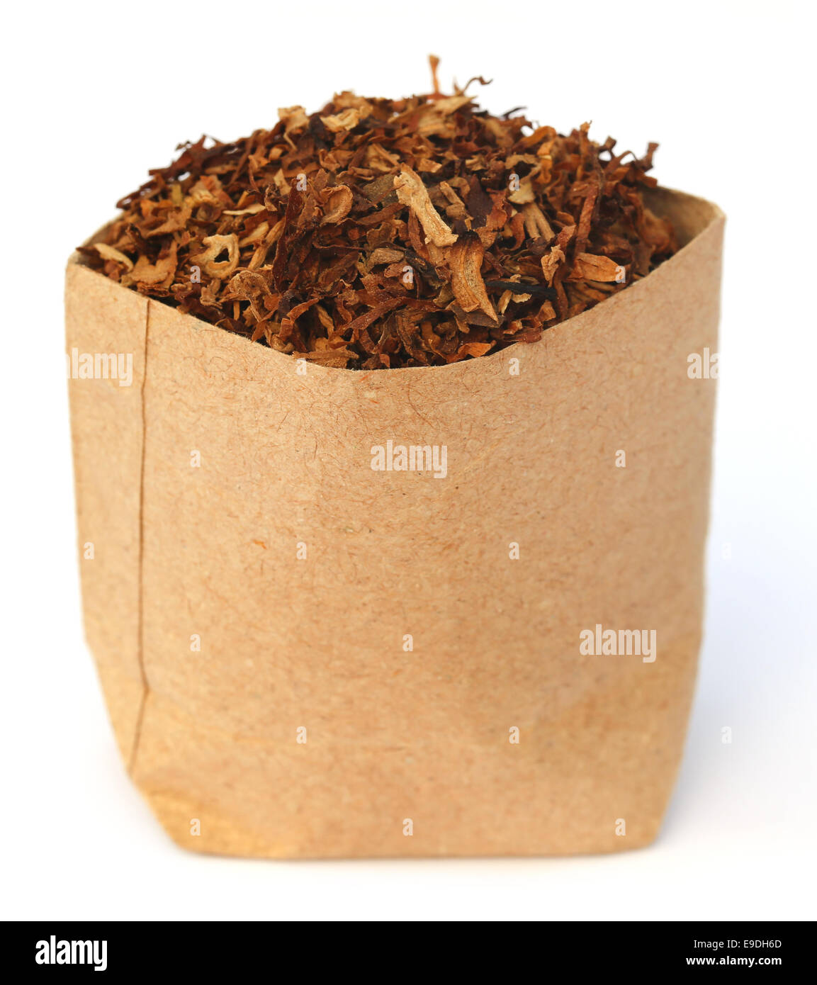 Secchi di foglie di tabacco in carta marrone pacchetto Foto Stock