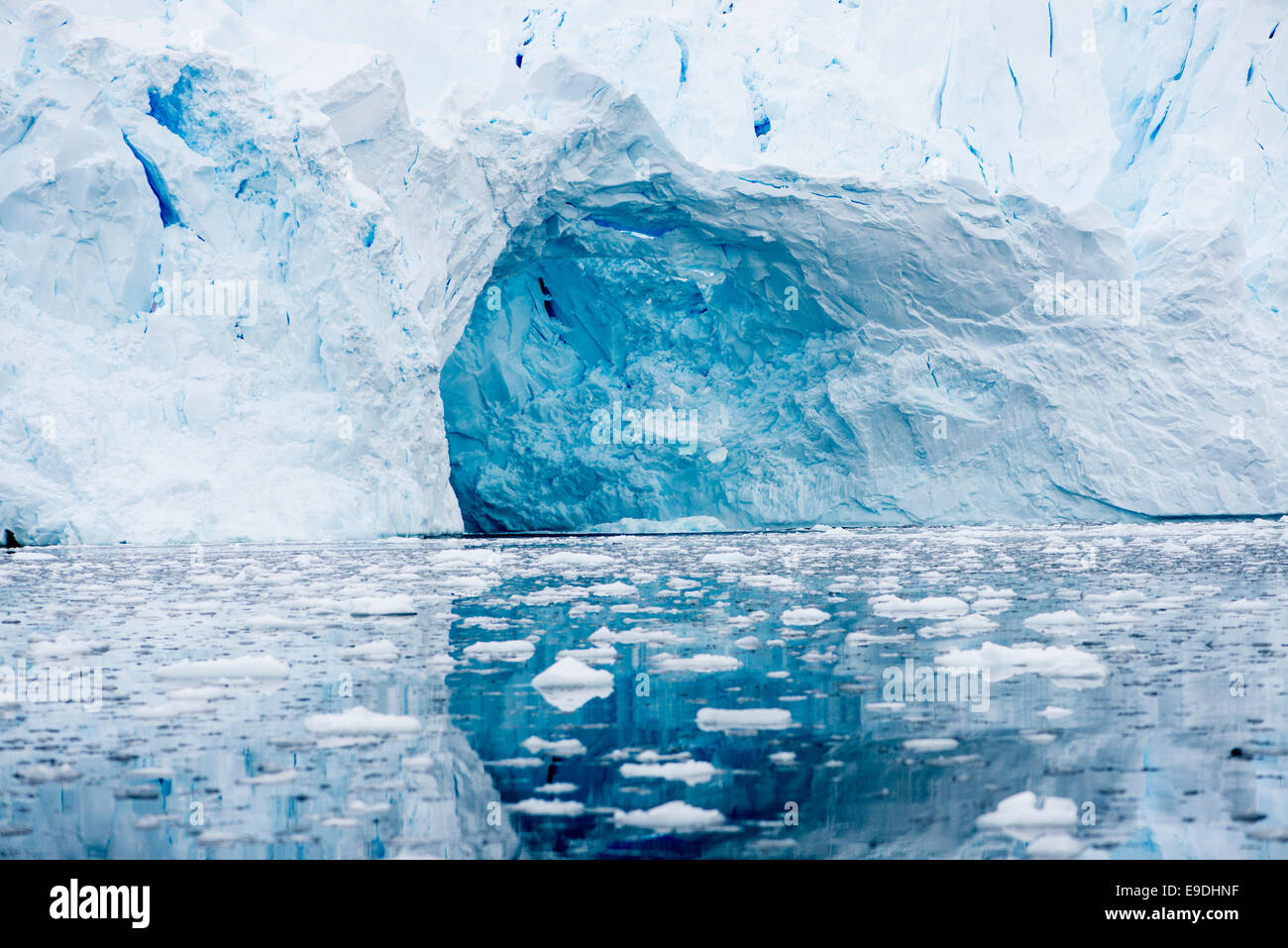 Glacier ice cave, Antartide Foto Stock