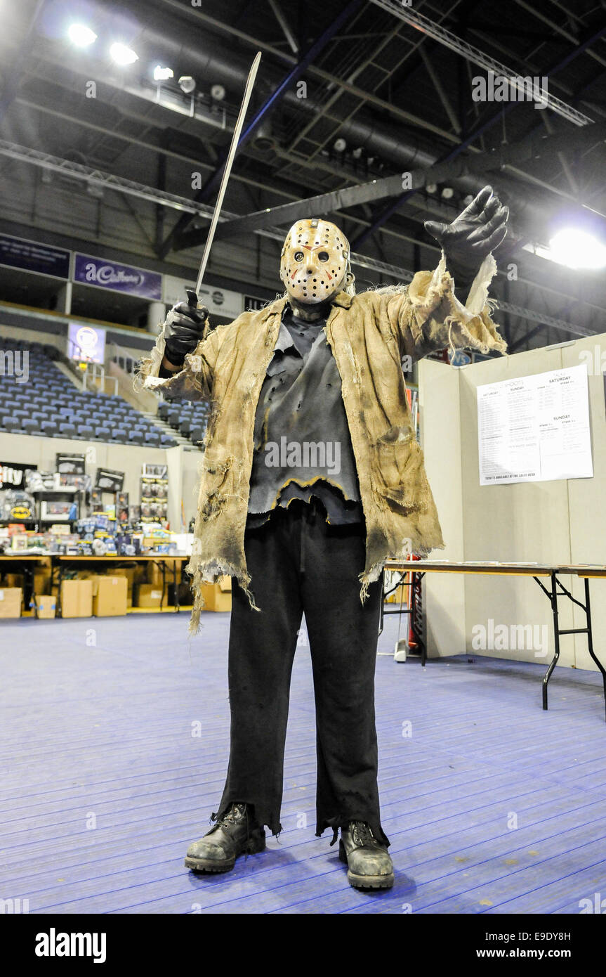 Belfast, Irlanda del Nord. 26 ott 2014 - Un uomo vestito da Jason dal film "Halloween" al Film e Comicon 2014 Credit: stephen Barnes/Alamy Live News Foto Stock