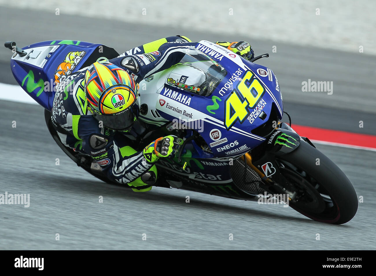 Sepang, Malesia. 25 ott 2014. Valentino Rossi di Movistar Yamaha Racing in azione durante il sabato le sessione di prove libere del Malaysian Motorcycle Grand Prix tenutosi al Sepang International Circuit di Sepang, in Malesia. Credito: Azione Sport Plus/Alamy Live News Foto Stock