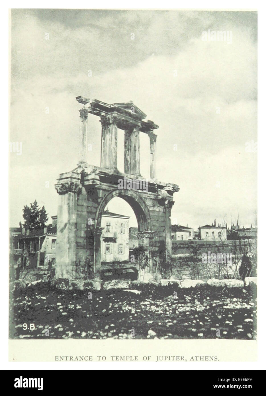 Questo disegno del 1897 di Lambart cattura l'ingresso al Tempio di Giove ad Atene, concentrandosi sullo stile architettonico classico e sul significato dell'antico tempio greco. Foto Stock